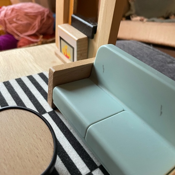 PlanToys Modular Wooden Dollhouse with Furniture - Picture 10 of 11